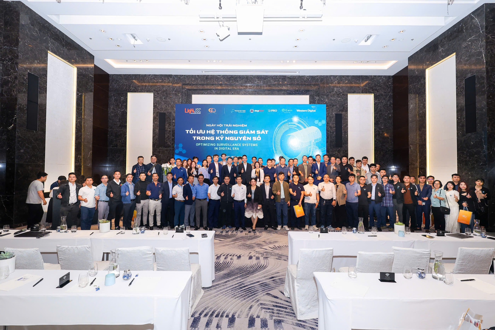 Ảnh lưu niệm sự kiện Go LightJSC